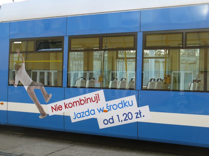 Elementem akcji ''Z biletem taniej'' jest kampania widoczna na tramwajach.
